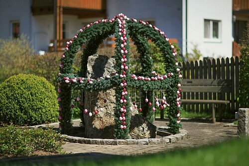 Osterbrunnen Grauwinkel